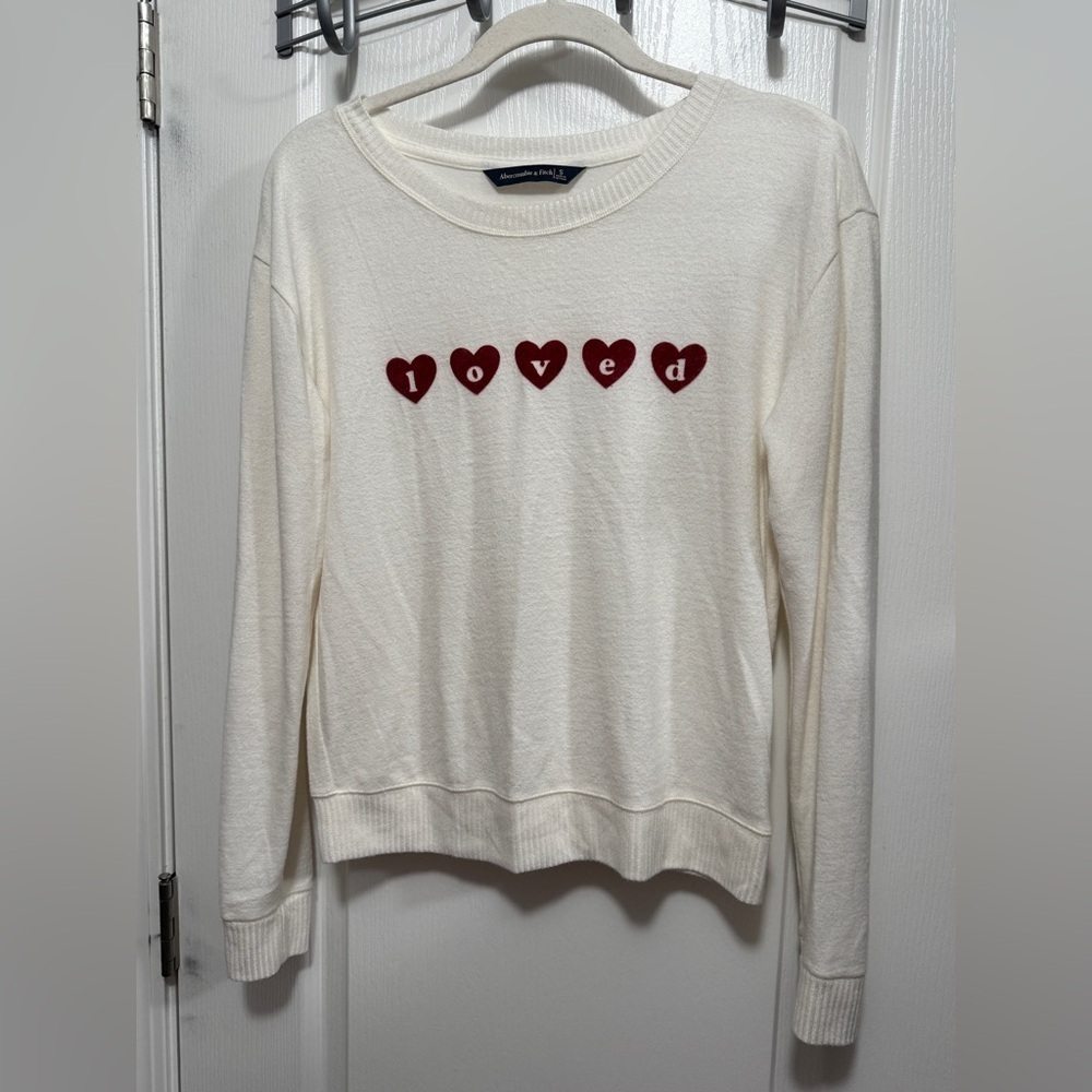 Abercrombie Loved Sweater‎ women’s S valentine heart loved preppy soft cozy crew